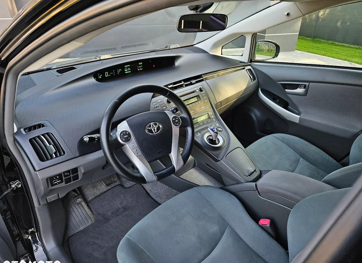 Toyota Prius cena 35800 przebieg: 340000, rok produkcji 2011 z Pionki małe 301